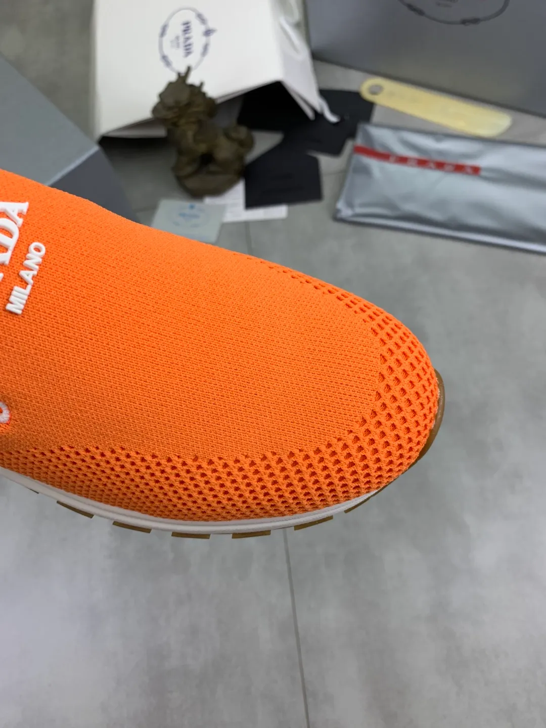 Men's shoes 💰P560💰[New model] Flying weave series (summer must-have) is now available on the official website, 🆘 Trendy brand (Prada) mainly promotes popular models, avant-garde and versatile fashionable men's shoes, private version molding, cowhide surface splicing 1:1.. Simple fashion, original imported cowhide lining and cowhide feet; the atmosphere and personality are more fashionable, eye-catching and pursuing class. It will subvert the old idea and be a must-have for fashion trendsetters with you! Must keep it for yourself! High-end comfort and low-end, high-end quality workmanship. Size: 38-45 6️⃣colors available.